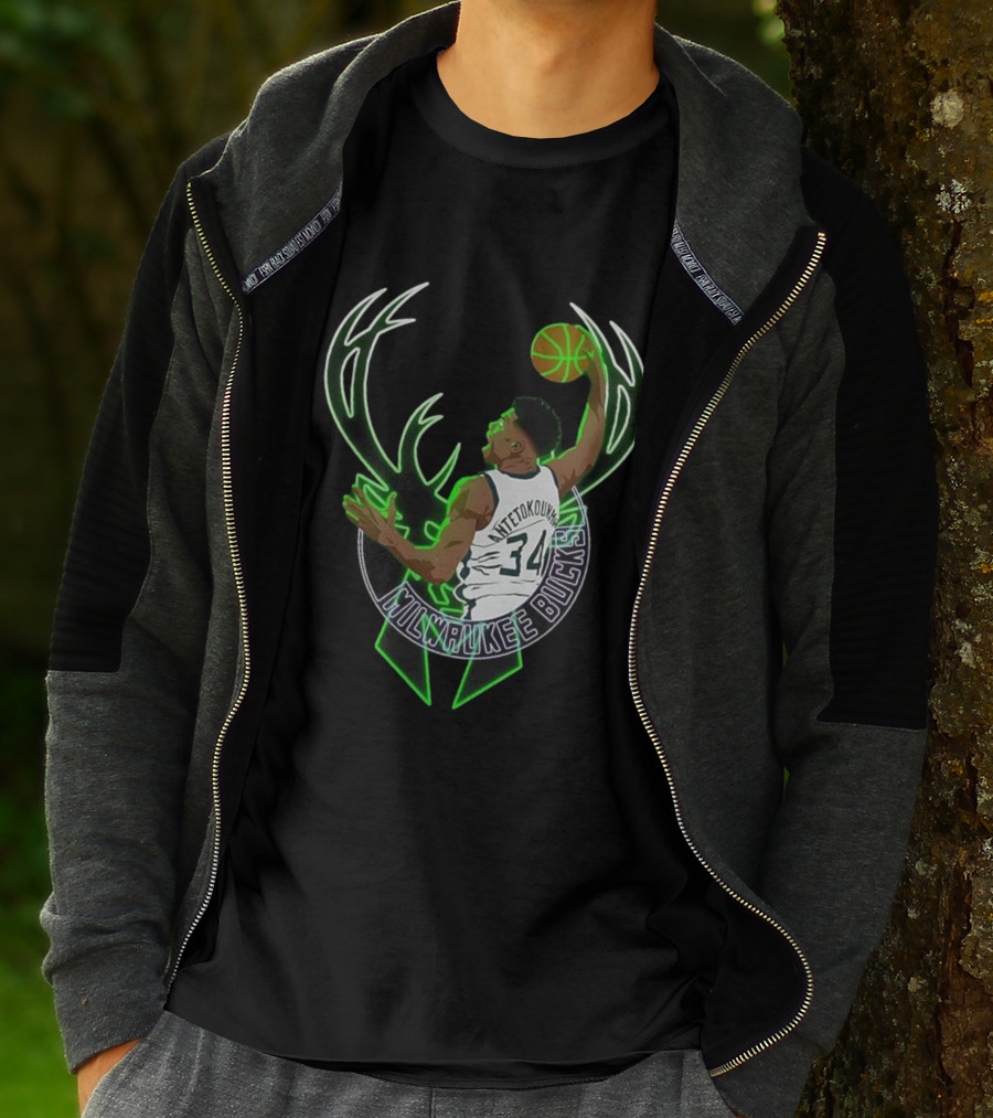 Milwaukee Bucks Giannis Antetokounmpo Dunk Basketball 34 T-Shirt