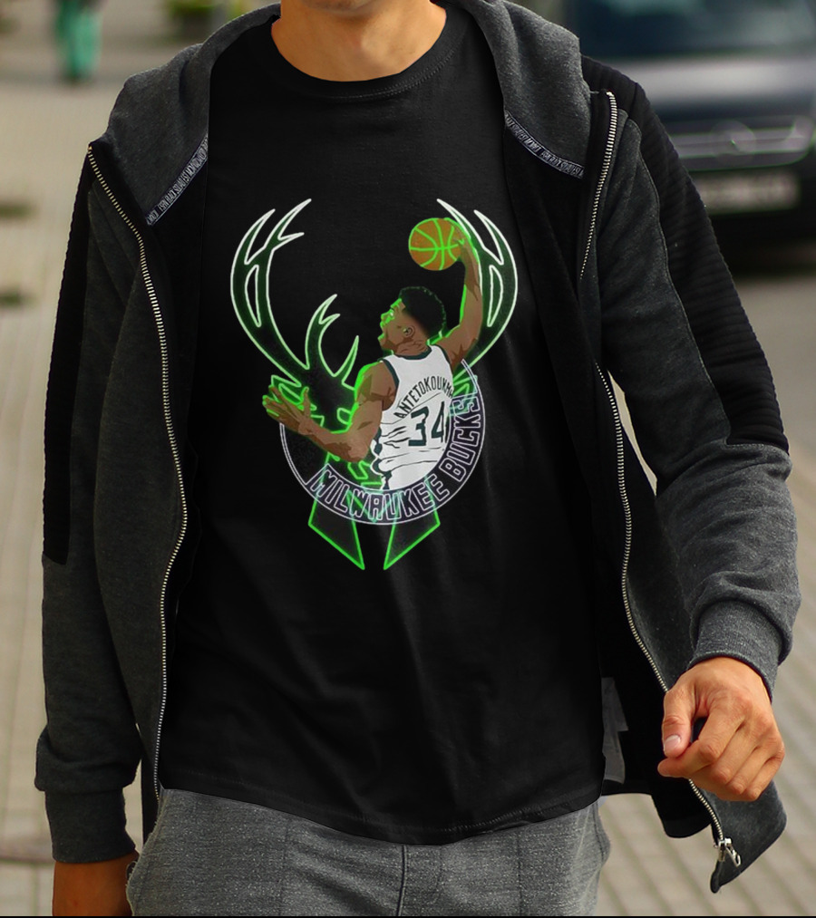 Milwaukee Bucks Giannis Antetokounmpo Dunk Basketball 34 T-Shirt