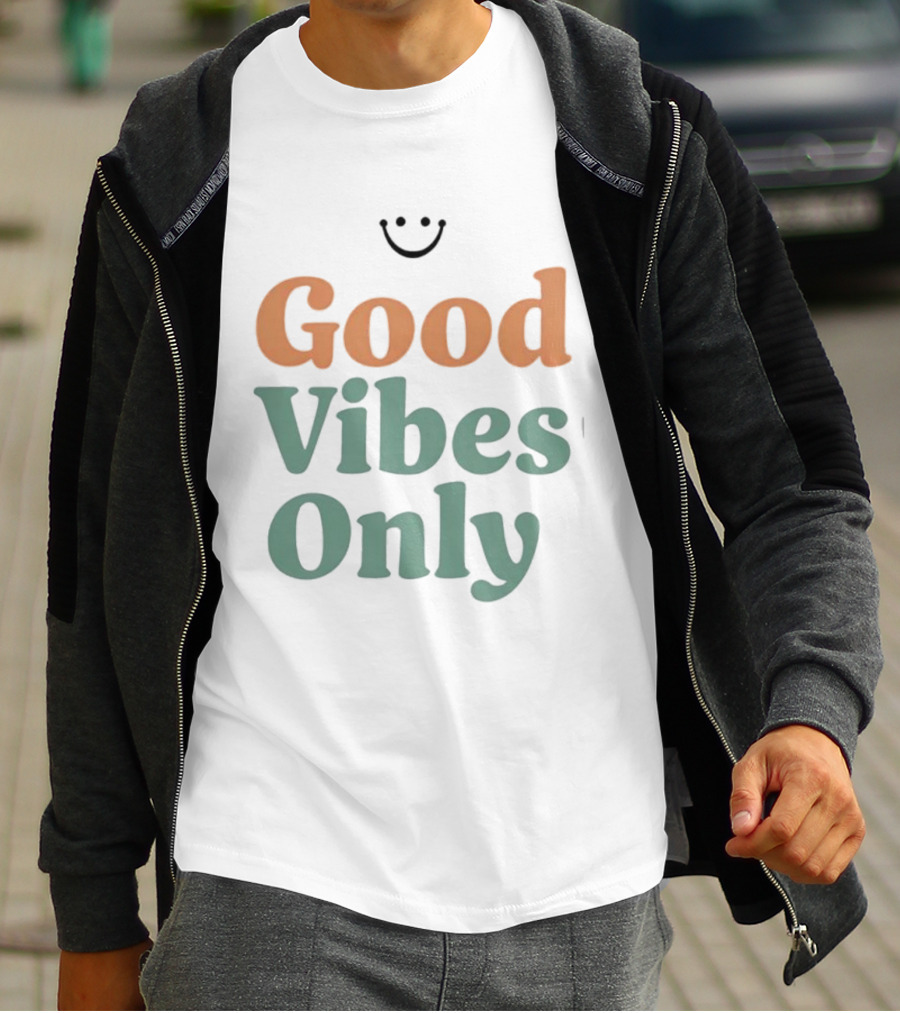 Good Vibes Only Retro Smile Iconic Phrase 70s Style T-Shirt