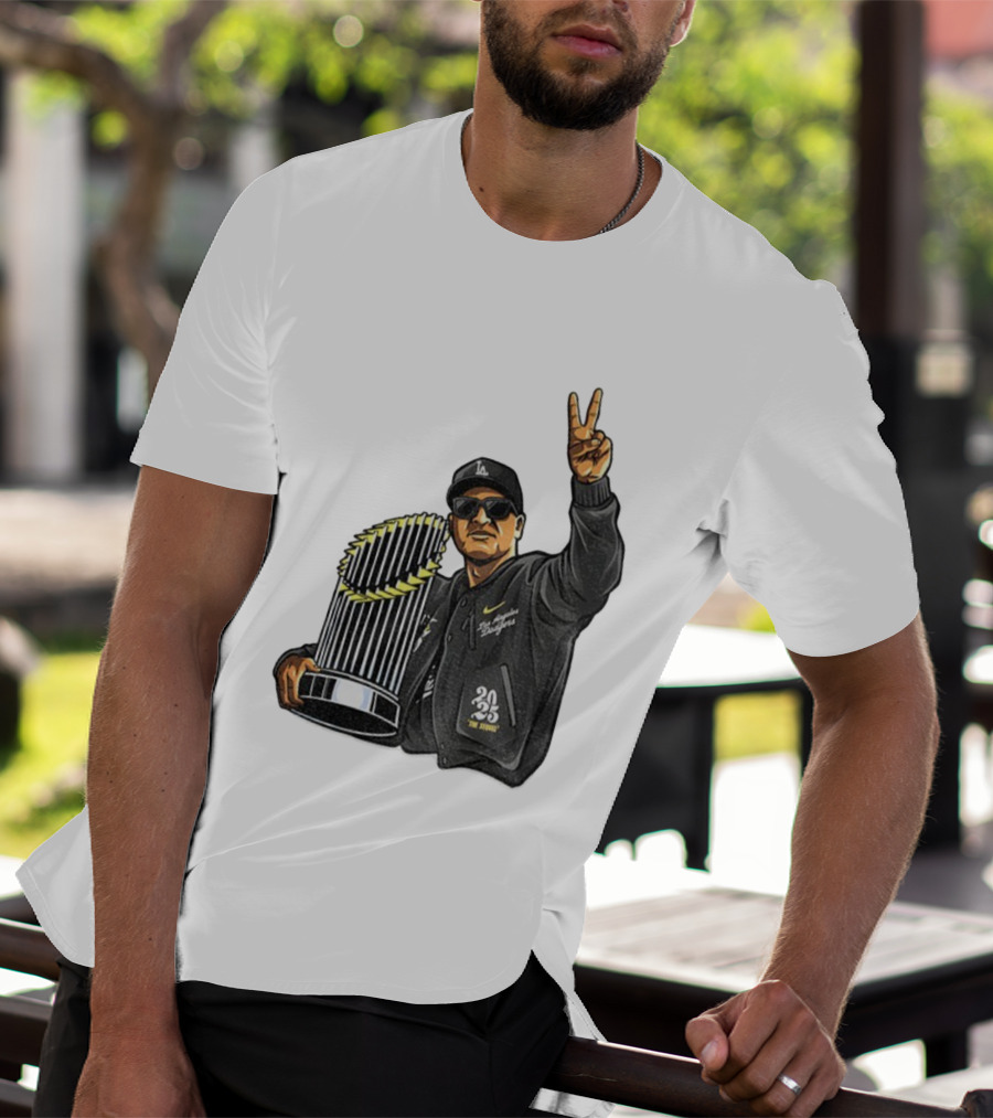 Dave Roberts Los Angeles Dodgers World Series Trophy 2025 Victory Sign T-Shirt