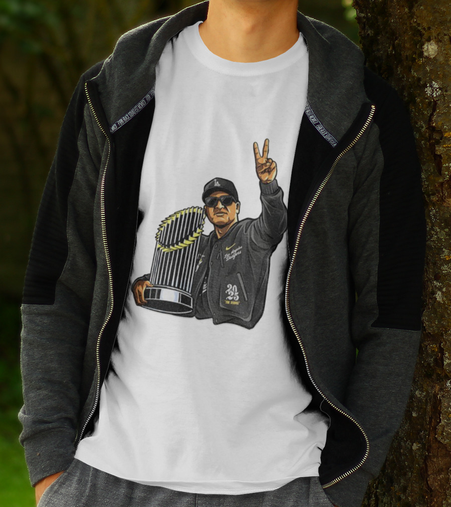 Dave Roberts Los Angeles Dodgers World Series Trophy 2025 Victory Sign T-Shirt