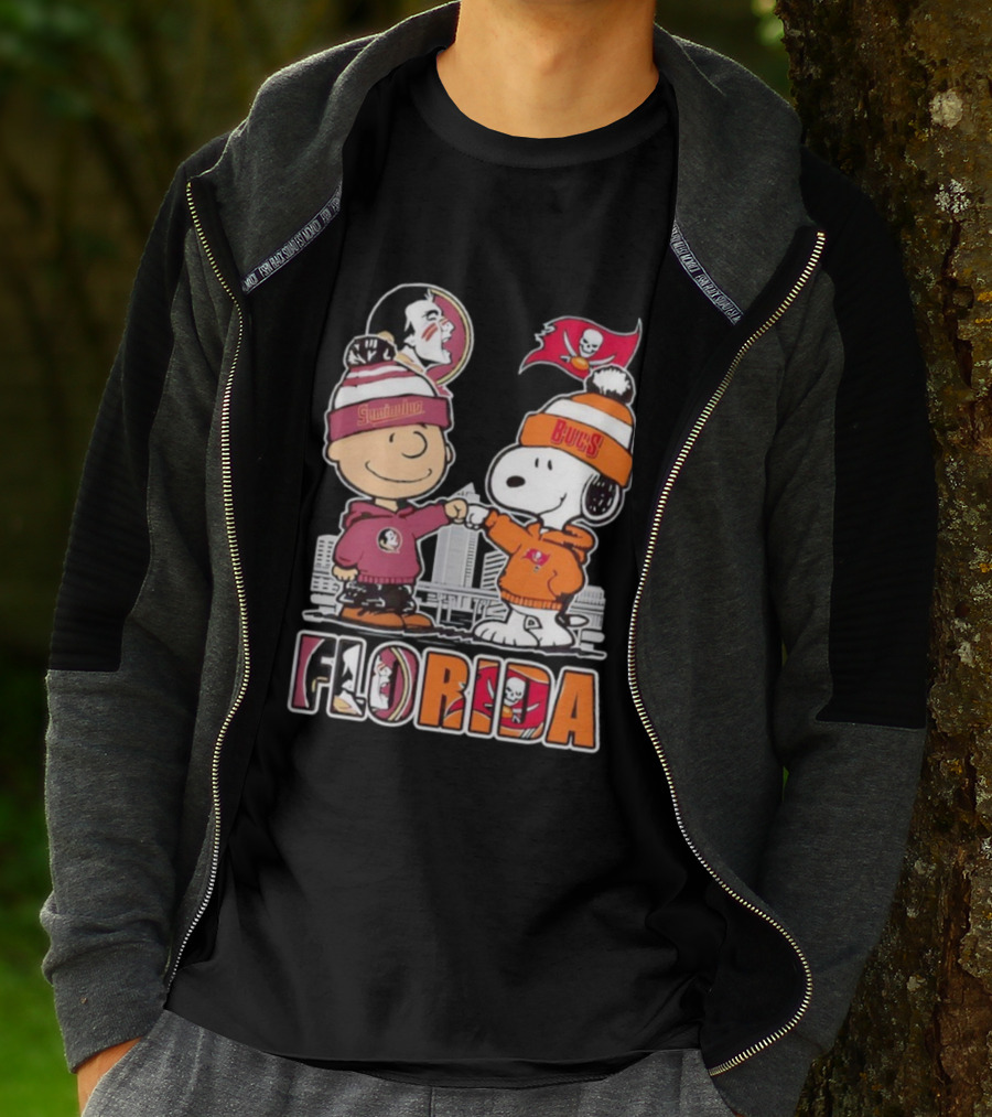 Charlie Brown And Snoopy Florida State Seminoles Tampa Bay Buccaneers Fist Bump T-Shirt