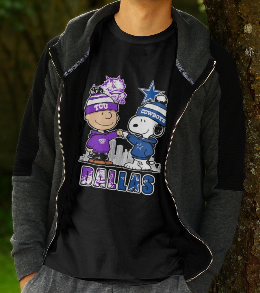 Charlie Brown Snoopy TCU Horned Frogs Dallas Cowboys Fist Bump Skyline T-Shirt