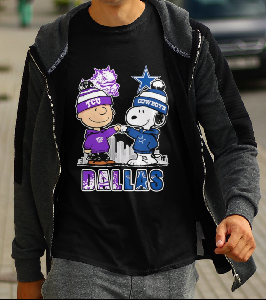 Charlie Brown Snoopy TCU Horned Frogs Dallas Cowboys Fist Bump Skyline T-Shirt