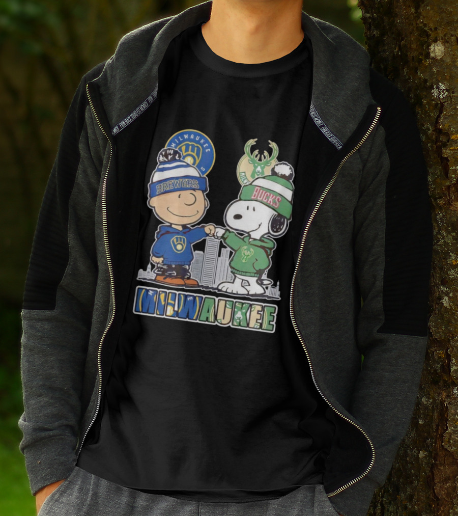Charlie Brown Snoopy Milwaukee Brewers Bucks Fist Bump T-Shirt