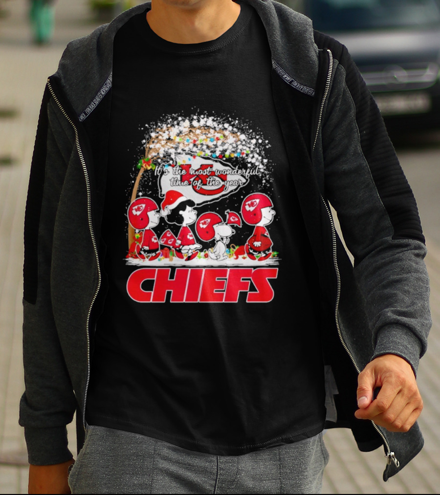 Peanuts Kansas City Chiefs Christmas Tree Wonderful Time Of The Year T-Shirt
