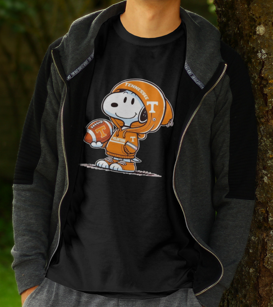 Snoopy Tennessee Volunteers Football T-Shirt