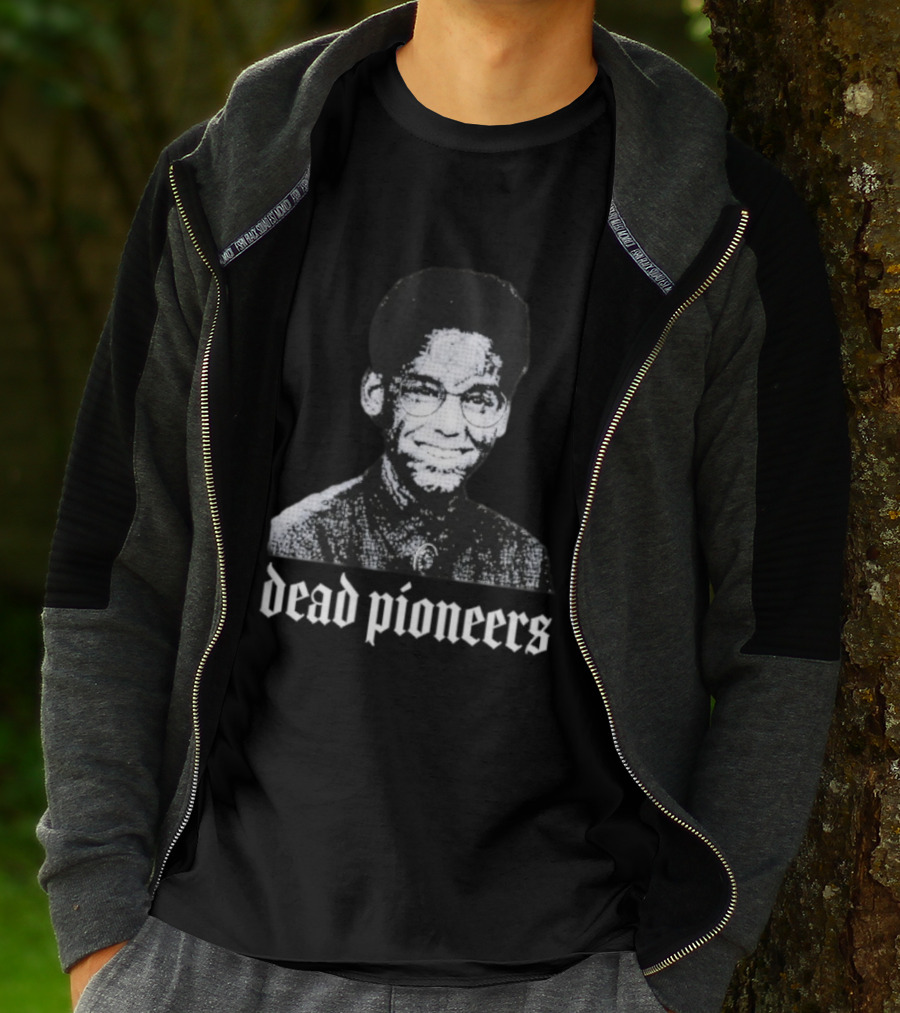 Dead Pioneers Retro-Style Old School Pioneers Face T-Shirt