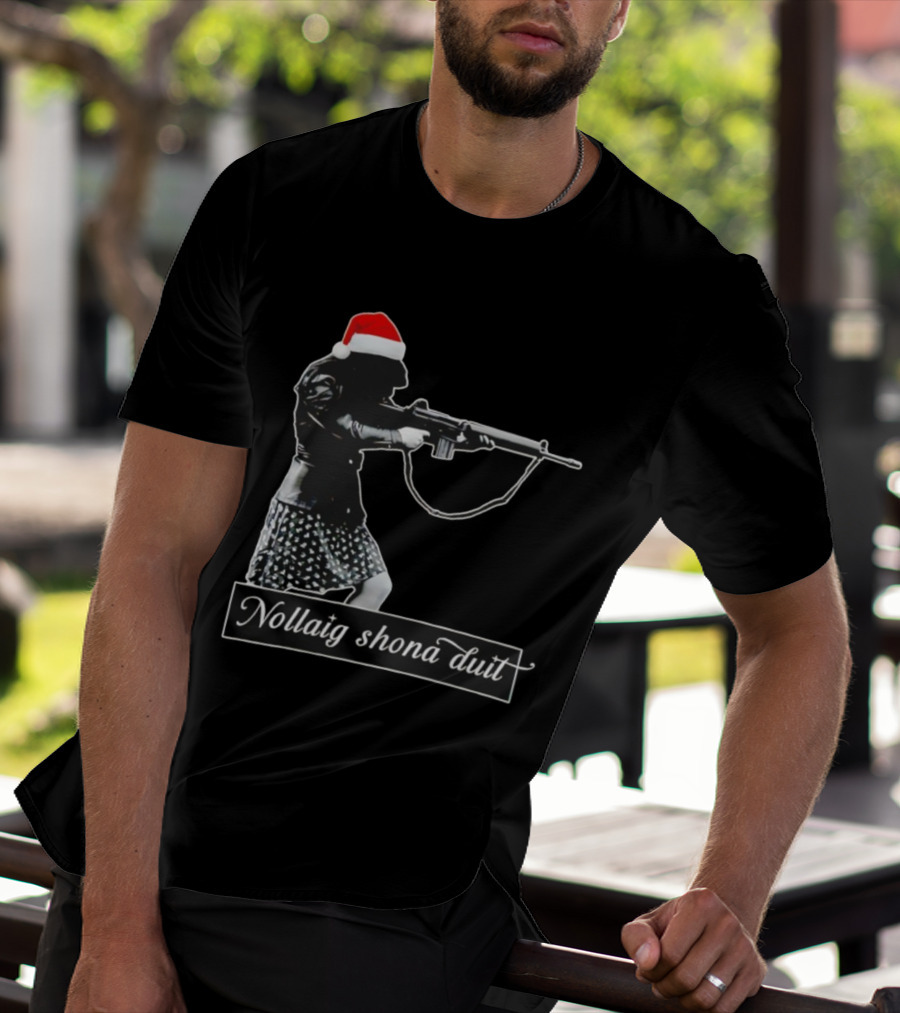 Nollaig Shona Duit Santa Christmas Santa Hat Woman Rifle T-Shirt