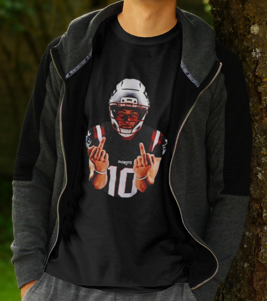 Tom Brady New England Patriots Middle Finger Gesture T-Shirt