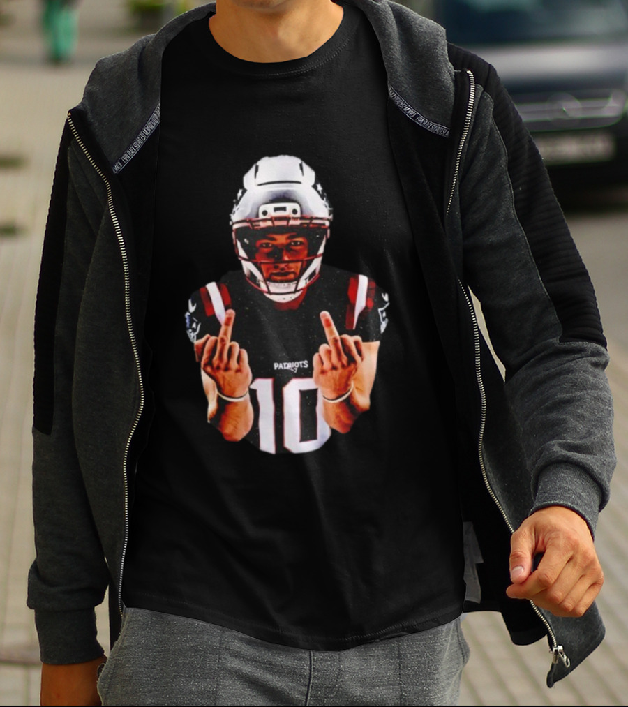 Tom Brady New England Patriots Middle Finger Gesture T-Shirt