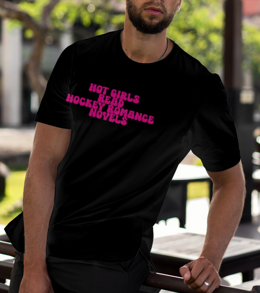 Hot Girls Read Hockey Romance Novels T-Shirt