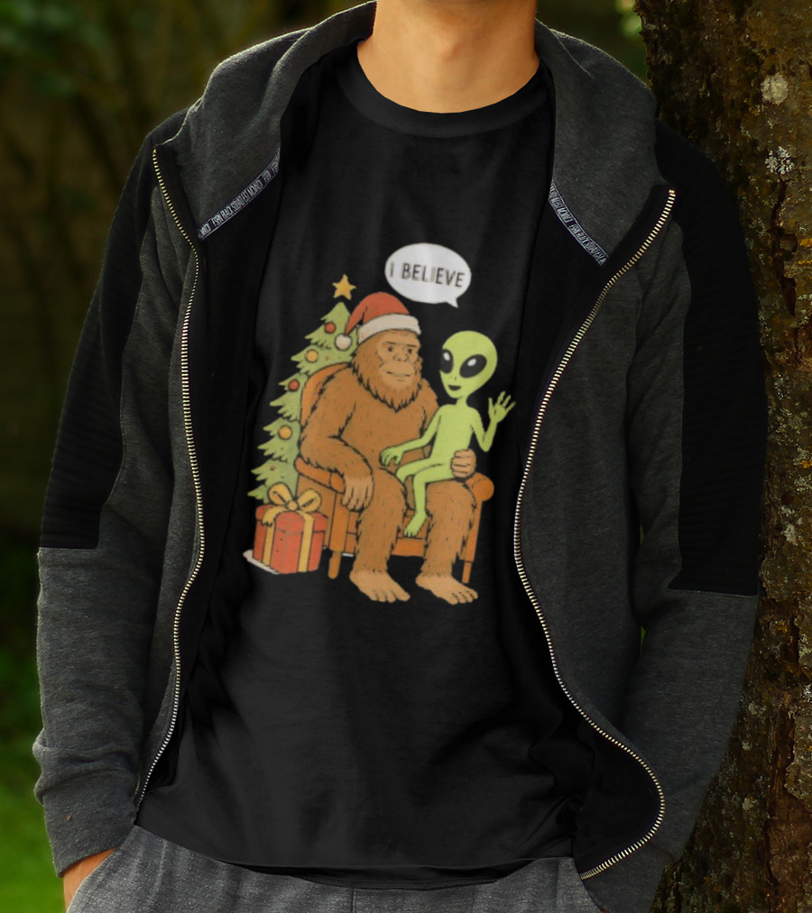 Santa Bigfoot Alien UFO I Believe Paranormal Christmas T-Shirt