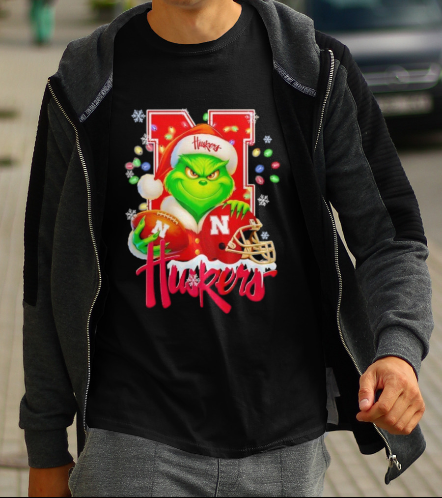 Grinch Santa With Nebraska Cornhuskers Helmet And Football Merry Christmas Huskers T-Shirt