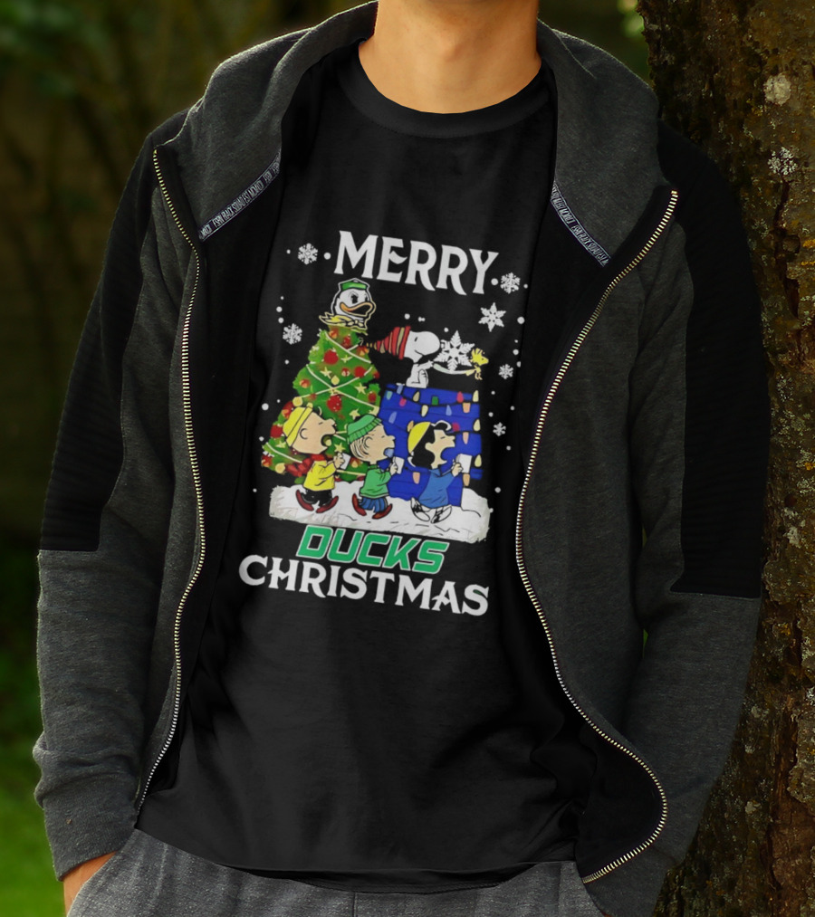 Merry Snoopy And Friends Oregon Ducks Christmas T-Shirt