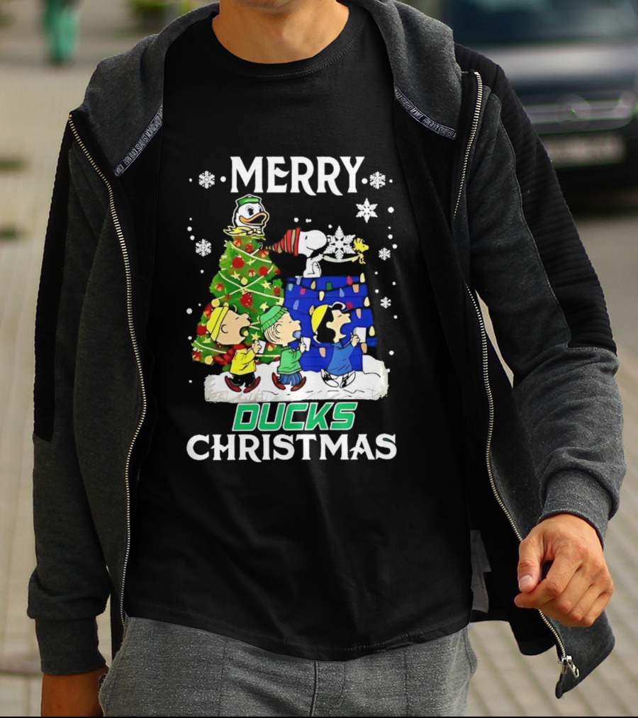 Merry Snoopy And Friends Oregon Ducks Christmas T-Shirt