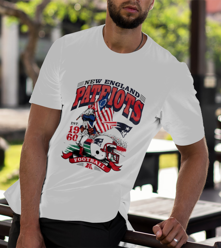 New England Patriots Football Est 1960 Vintage Style Helmet And Flag T-Shirt