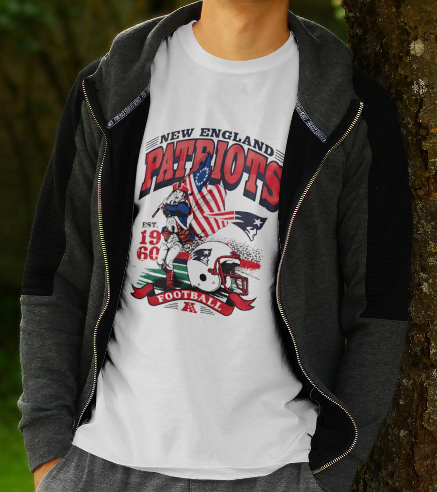 New England Patriots Football Est 1960 Vintage Style Helmet And Flag T-Shirt