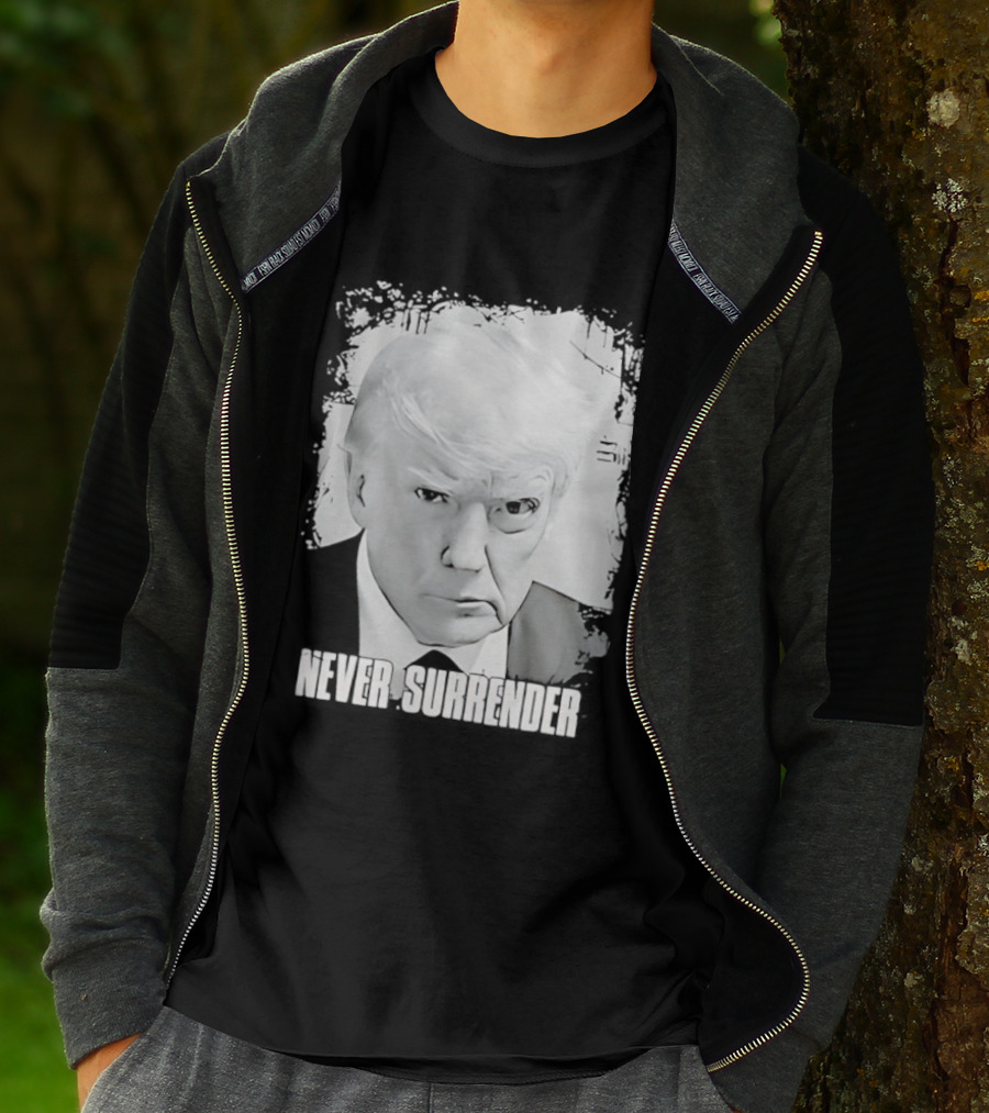Never Surrender Donald Trump Black And White T-Shirt