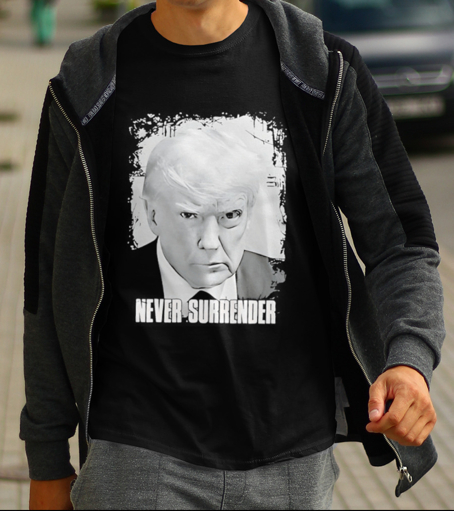 Never Surrender Donald Trump Black And White T-Shirt