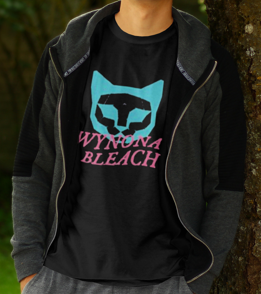 Wynona Bleach Blue Cat Face Pink T-Shirt