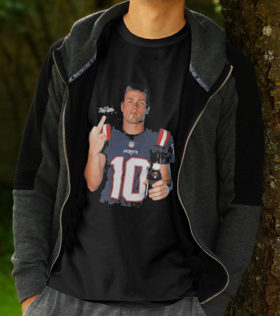 Patriots Number 10 Middle Finger Gesture Smoking Beer T-Shirt