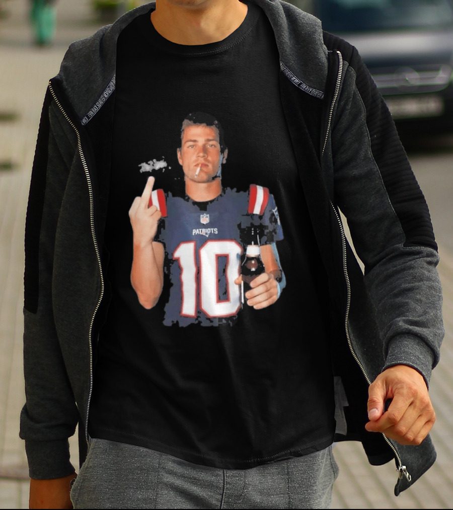 Patriots Number 10 Middle Finger Gesture Smoking Beer T-Shirt