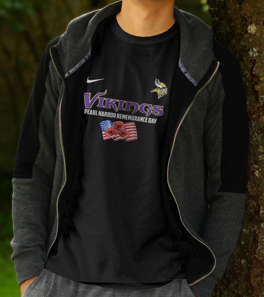 Vikings We Remember Pearl Harbor Poppies And American Flag T-Shirt