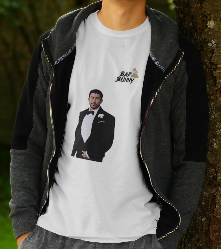 Bad Bunny Grammys Debi Tirar Mas Fotos Album Of The Year T-Shirt