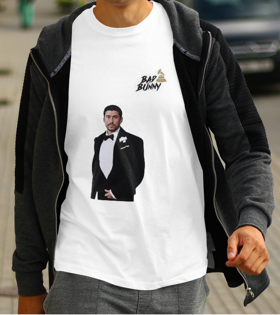 Bad Bunny Grammys Debi Tirar Mas Fotos Album Of The Year T-Shirt