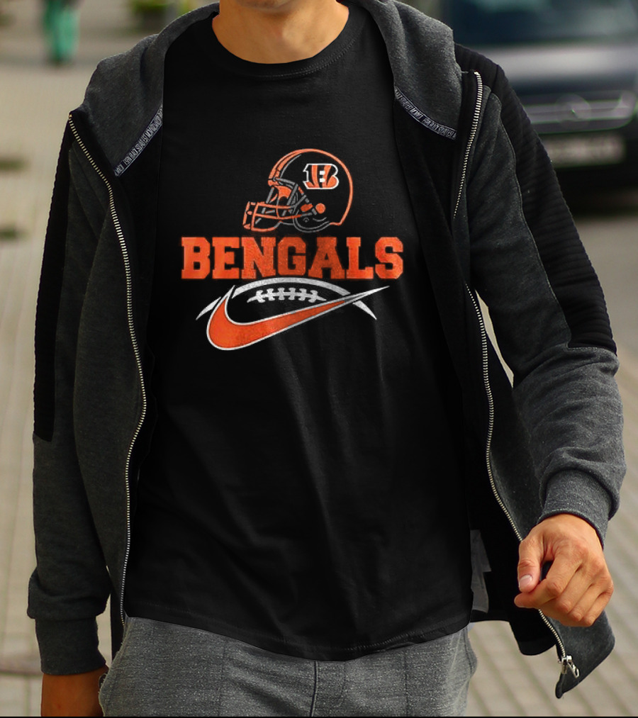 Cincinnati Bengals B Helmet BENGALS Nike Stylized T-Shirt