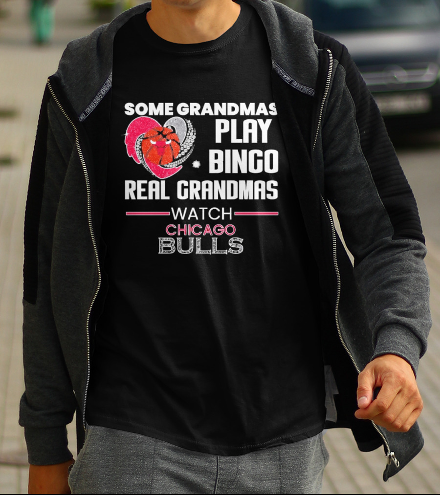 Some Grandmas Play Bingo Real Grandmas Chicago Bulls T-Shirt