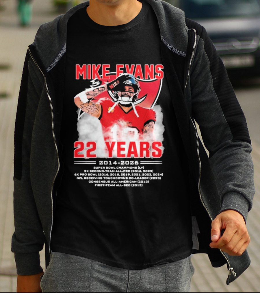 Mike Evans 22 Years 2014 2026 Red Jersey Salute Football Player T-Shirt