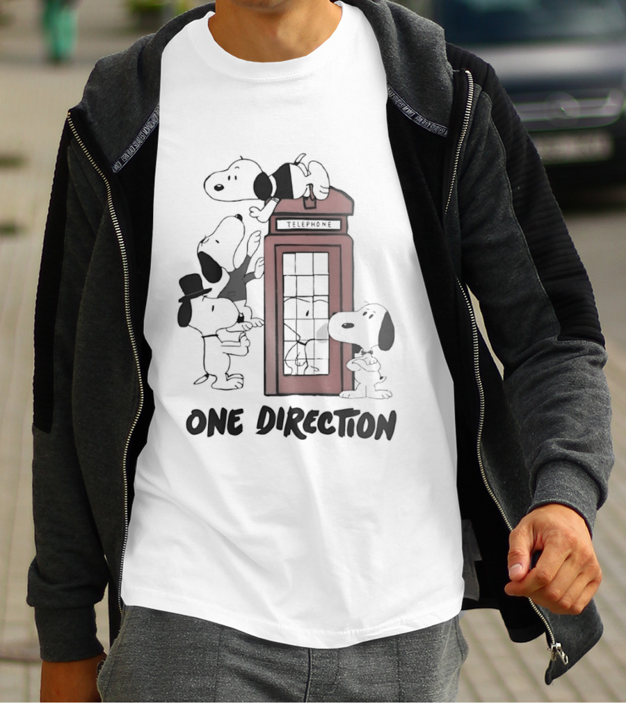 Snoopy One Direction Red Phone Booth T-Shirt