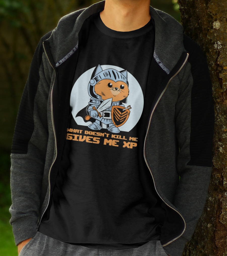 Knight Cat Holding Sword And Shield What Doesn't Kill Me Gives Me XP T-Shirt