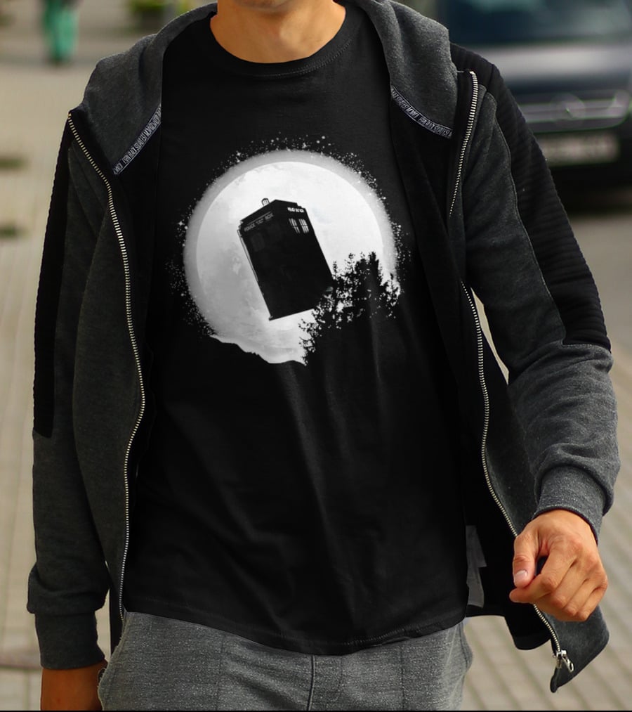 Tardis Doctor Who Moonlight Time Machine Iconic Sci Fi Police Box T-Shirt