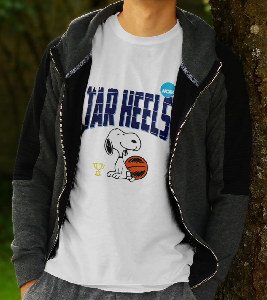 North Carolina Tar Heels Snoopy Basketball NCAA March Madness 2026 T-Shirt