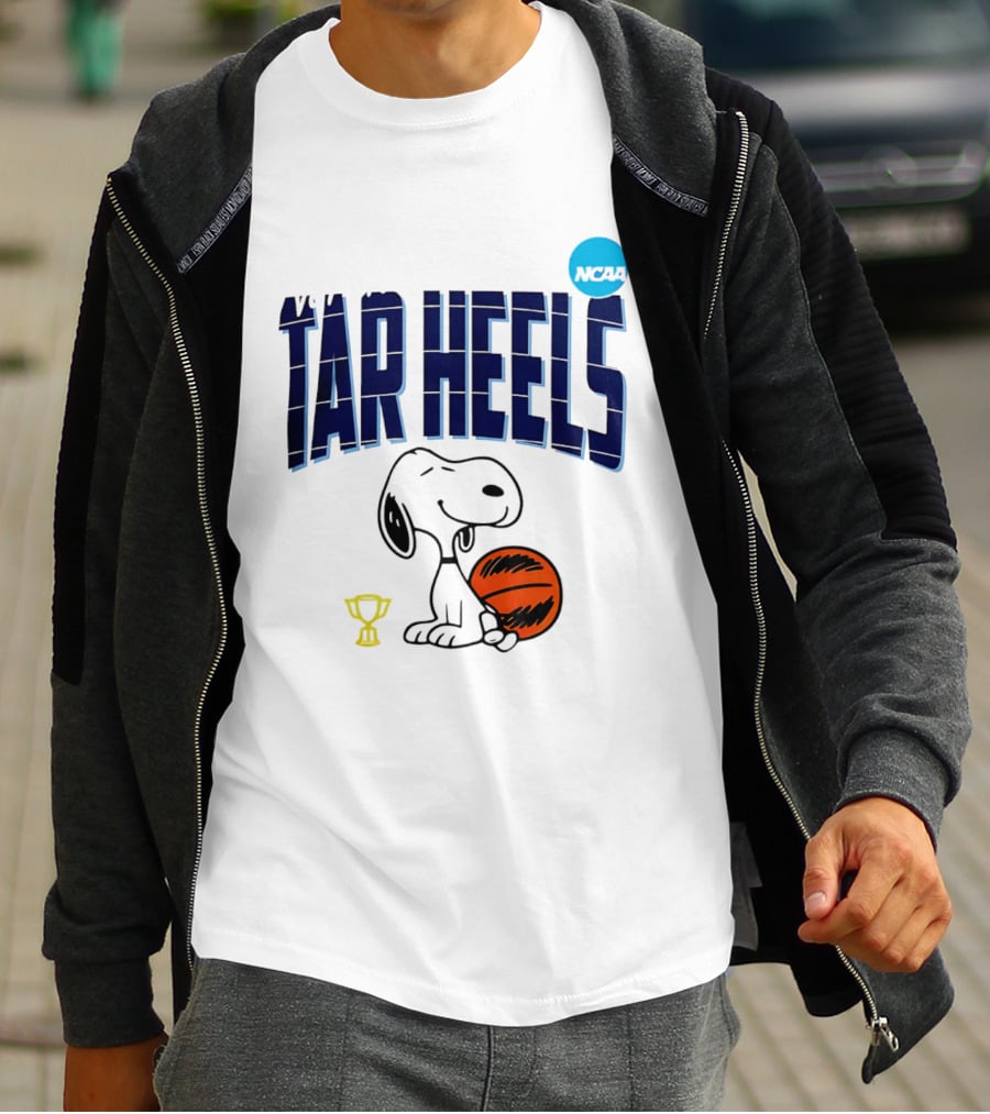 North Carolina Tar Heels Snoopy Basketball NCAA March Madness 2026 T-Shirt
