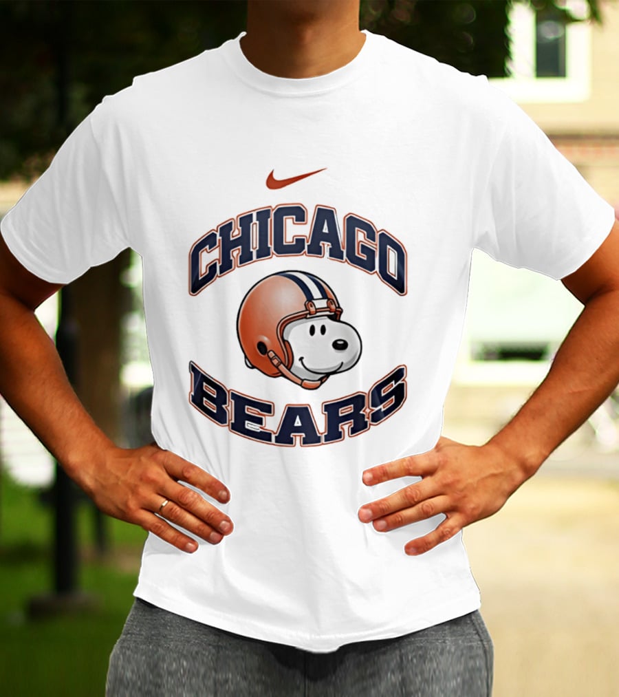 Nike Chicago Bears Snoopy Helmet T-Shirt