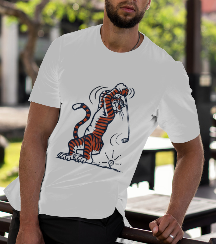 Auburn Tiger Swinging Golf Club Men's T-Shirt