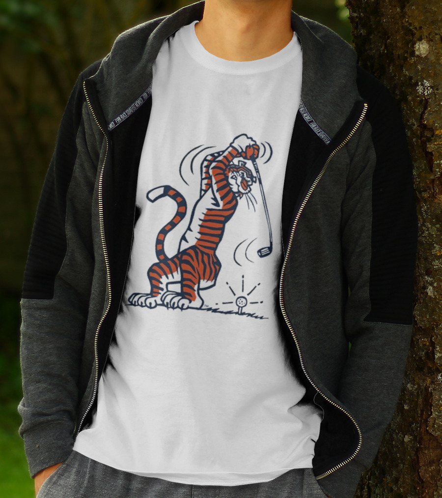 Auburn Tiger Swinging Golf Club Men's T-Shirt