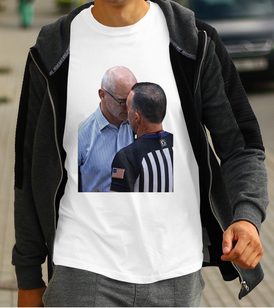 Dan Hurley Uconn Huskies Headbutt Confrontation With Referee Basketball Moment T-Shirt