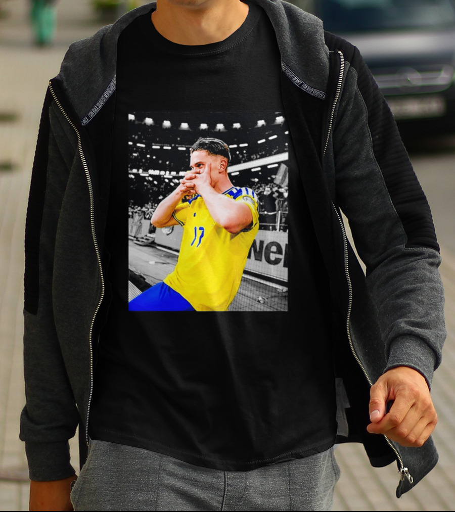 Viktor Gyokeres Sweden Yellow Soccer Jersey Celebration T-Shirt