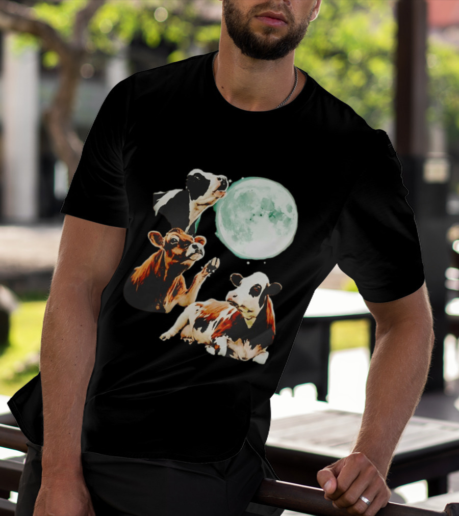 Cow Howling At Moon With Three Cows And Full Moon Scene T-Shirt