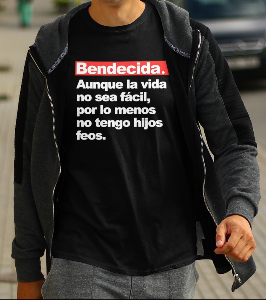 Bendecida Aunque La Vida No Sea Fácil Por Lo Menos No Tengo Hijos Feos T-Shirt