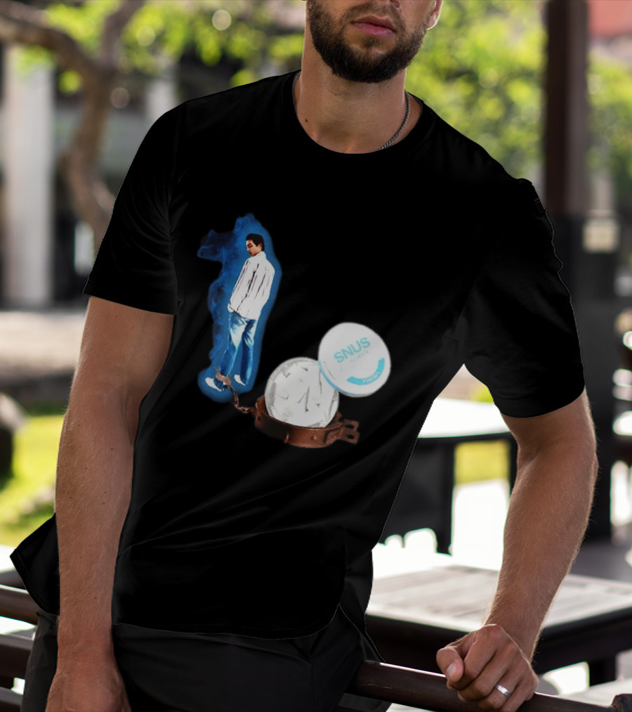A Snus Gekettet Meme With Snus Tin And Chain T-Shirt