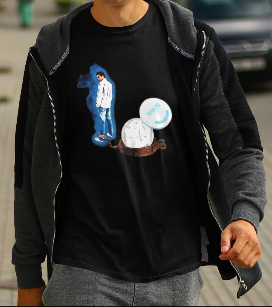 A Snus Gekettet Meme With Snus Tin And Chain T-Shirt