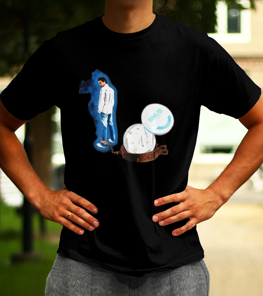 A Snus Gekettet Meme With Snus Tin And Chain T-Shirt