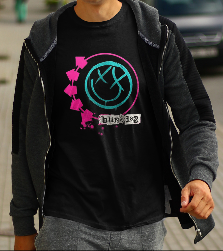 Blink 182 34th Anniversary Thank You For The Memories Band Signatures Iconic Smiley Logo Arrows T-Shirt
