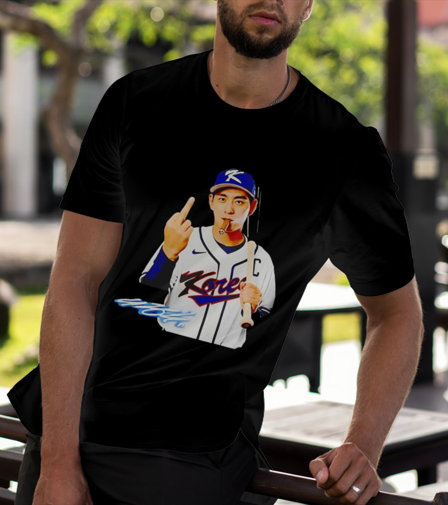 Korea World Baseball Jung Hoo Lee Smoking Cigar Middle Finger T-Shirt